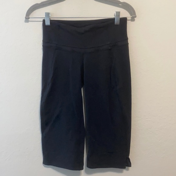 lululemon athletica Pants - Lululemon Black Split Hem Cropped Leggings